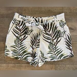 C&C California women’s size 10 white and green tropical leaf linen blend shorts